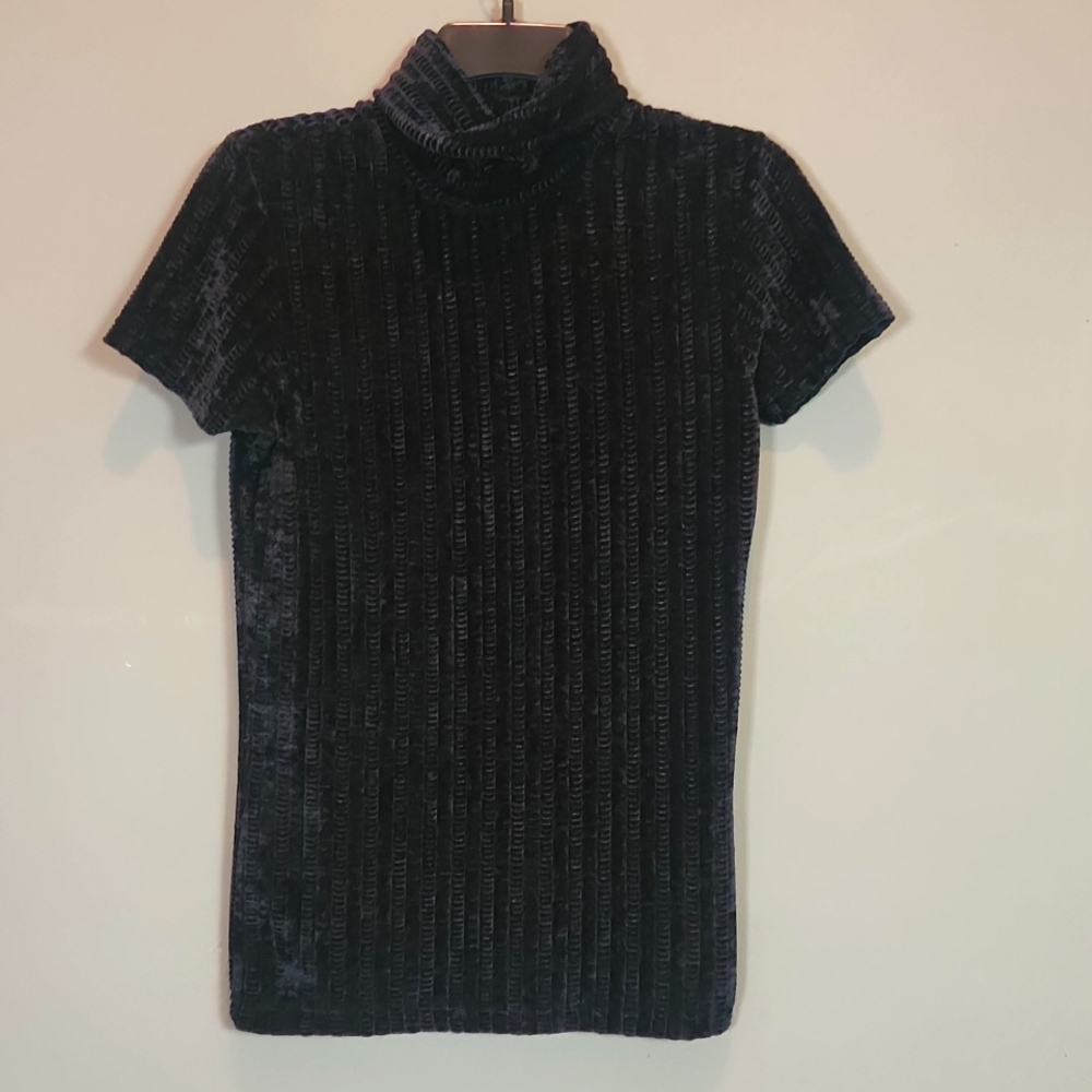 Black valour to with turtle neck